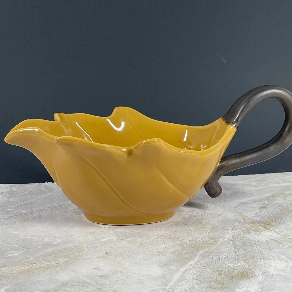Chris Madden Thanksgiving Yellow Leaf Gravy Boat Sauce Server Fall Autumn Handle